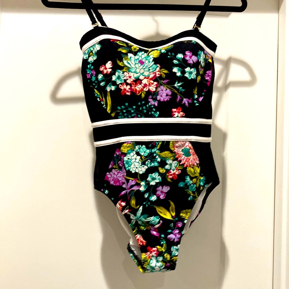 Lands’ End Retro One Piece Swimsuit Size 4